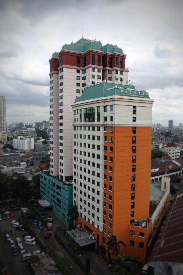 Отель Horison Arcadia Mangga Dua Джакарта Экстерьер фото